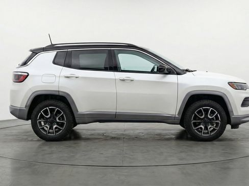 Used 2025 Jeep Compass Trailhawk AWD/4WD image 11