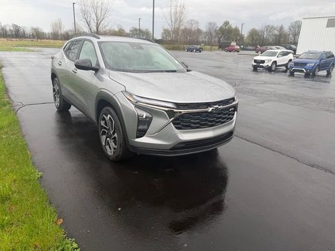 New 2026 Chevrolet Trax RS w/ Sunroof Package FWD image 8