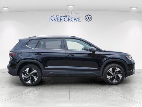 Used 2025 Volkswagen Taos SE AWD/4WD image 8