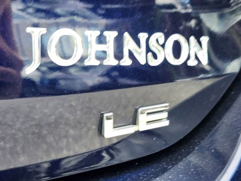 Used 2021 Toyota Highlander LE image 12