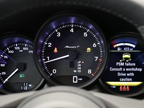 Certified 2026 Porsche Macan Turbo AWD/4WD image 30
