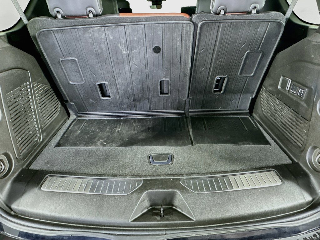 Used 2024 GMC Yukon Denali Ultimate w/ LPO, Floor Liner Package AWD/4WD image 38