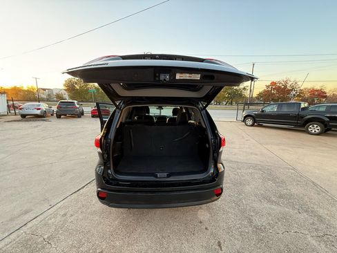 Used 2018 Toyota Highlander Plus image 9
