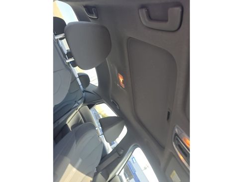 Used 2025 Hyundai Elantra SEL FWD image 8