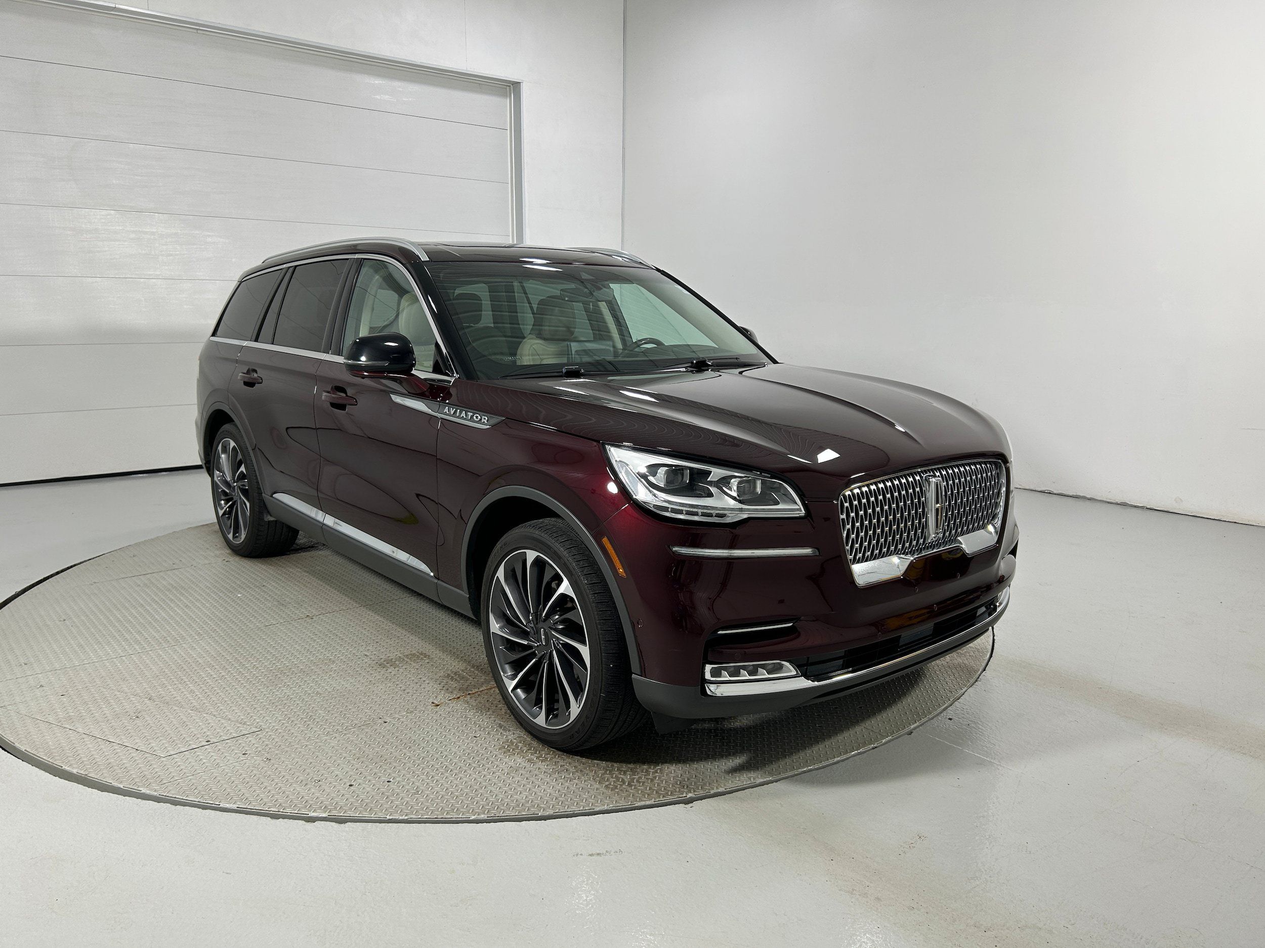 Used 2020 Lincoln Aviator Reserve w/ Equipment Group 202A AWD/4WD image 2