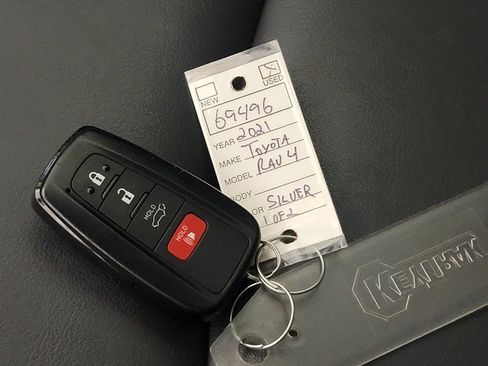 Used 2021 Toyota RAV4 XLE Premium image 32