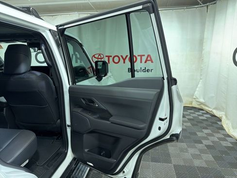 Used 2026 Lexus GX 550 w/ Cold Area Package AWD/4WD image 13