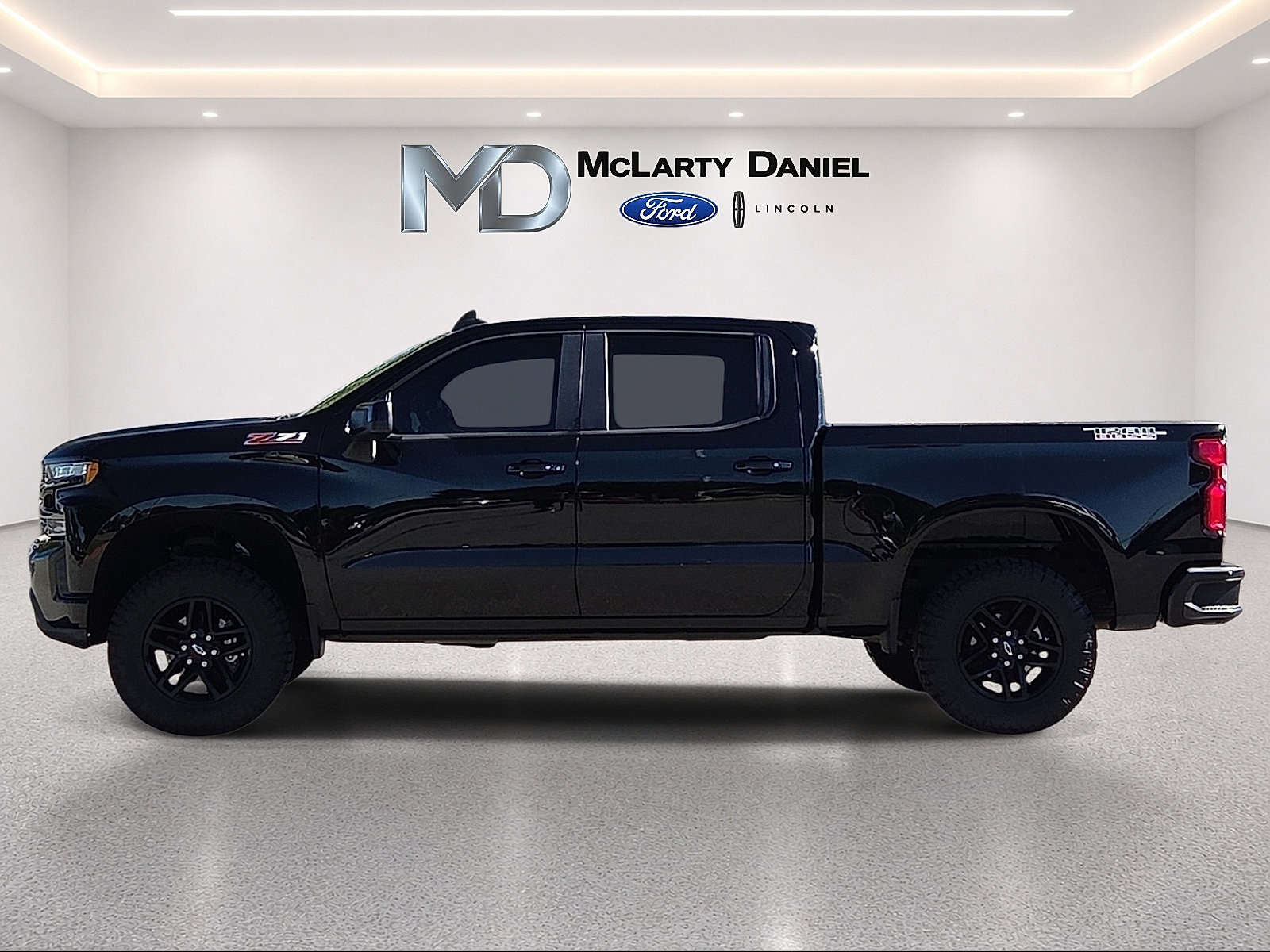 Used 2019 Chevrolet Silverado 1500 LT Trail Boss AWD/4WD image 3