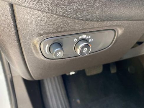 Used 2023 Chevrolet Equinox LT FWD image 16