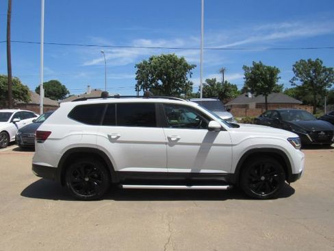 Used 2022 Volkswagen Atlas SE w/ Panoramic Sunroof Package image 5