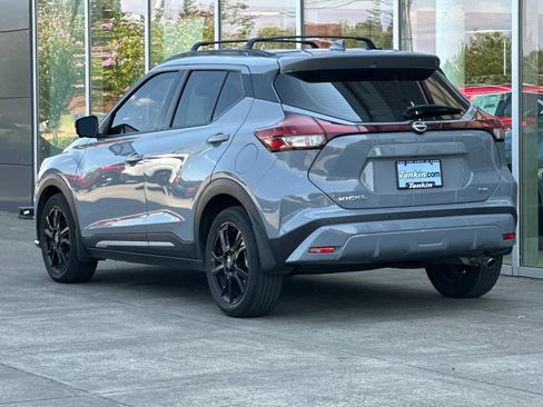 Used 2022 Nissan Kicks SR w/ Interior Electronics Package FWD image 5