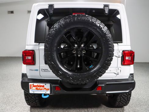 Used 2022 Jeep Wrangler Unlimited Sahara w/ Cold Weather Group AWD/4WD image 9