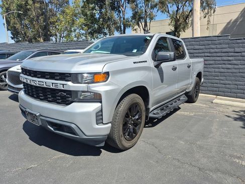 Used 2020 Chevrolet Silverado 1500 Custom w/ Custom Value Package RWD image 2