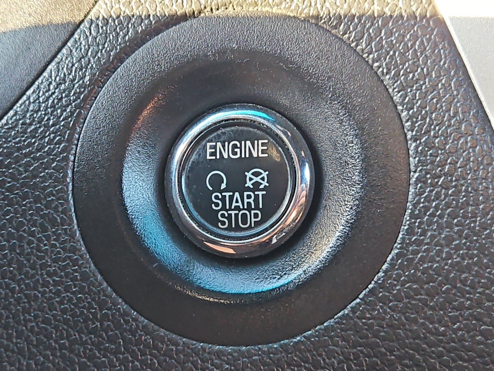Used 2014 Ford Explorer Limited w/ Equipment Group 302A AWD/4WD image 24