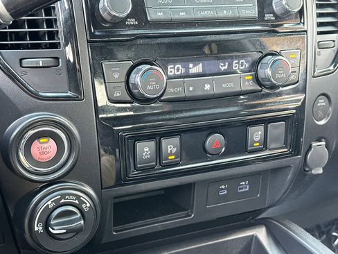 Used 2022 Nissan Titan PRO-4X image 19