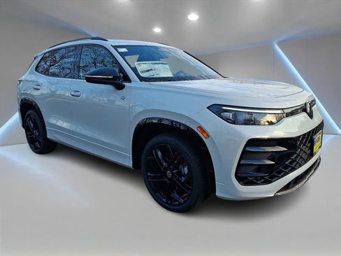 New 2026 Volkswagen Tiguan SE R-Line image 2