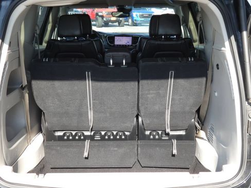 Used 2023 Chrysler Pacifica Touring-L FWD image 41