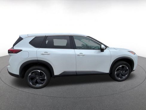 Used 2025 Nissan Rogue SV image 8
