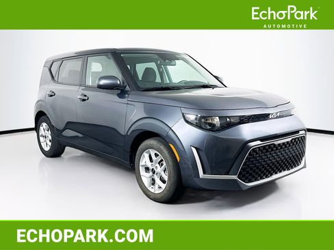 Used 2025 Kia Soul LX w/ LX Technology Package FWD image 1