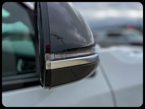 Used 2024 Jeep Wagoneer L Series II w/ Flexible Seating Group image 14