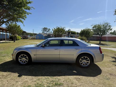 Used 2005 Chrysler 300 C RWD image 15