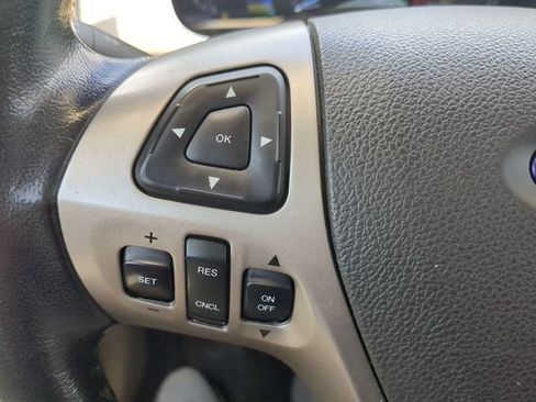Used 2013 Ford Taurus SEL FWD image 21