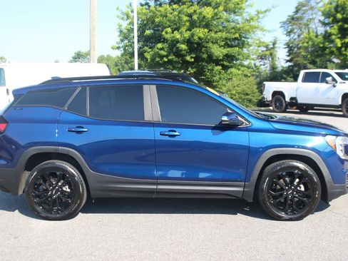 Used 2022 GMC Terrain SLE w/ Driver Convenience Package AWD/4WD image 8