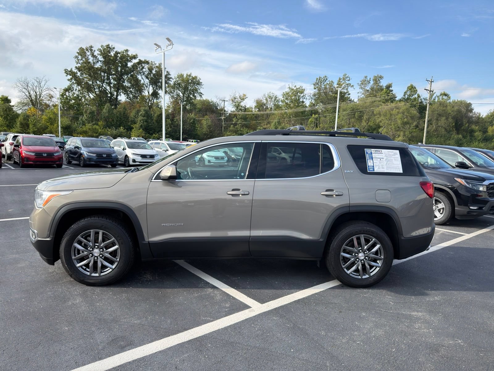 Used 2019 GMC Acadia SLT AWD/4WD image 3