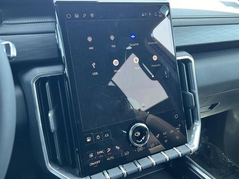 New 2025 GMC Acadia Elevation image 17