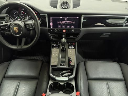 Used 2025 Porsche Macan AWD/4WD image 2