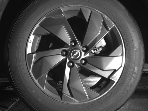 Used 2025 Nissan Rogue SV FWD image 14