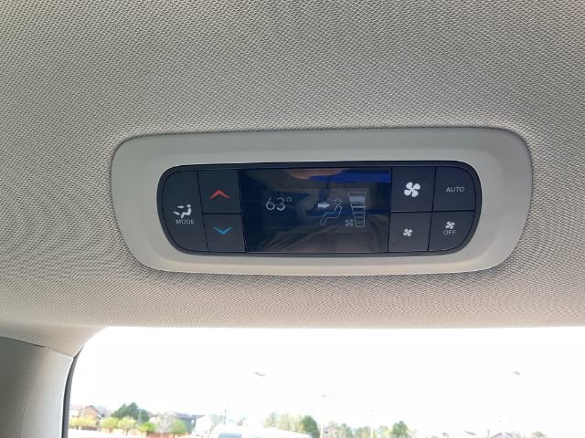 Used 2021 Chrysler Pacifica Touring-L FWD image 18