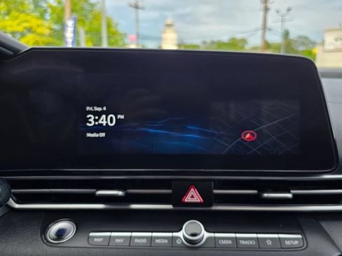 Used 2023 Hyundai Elantra Limited w/ Preferred Accessory Package FWD image 20