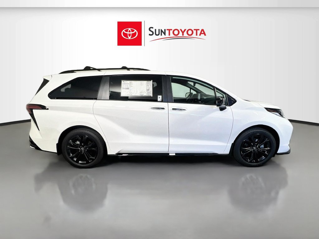 New 2026 Toyota Sienna XSE FWD image 2