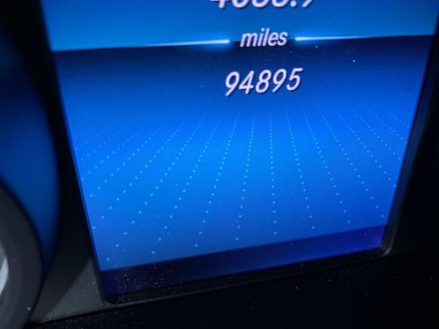 Used 2020 Mercedes-Benz GLC 300 image 4