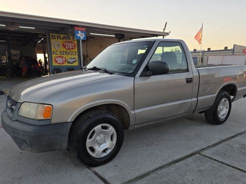 Used 2000 Isuzu Hombre S image 2