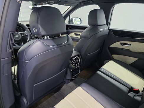 Used 2021 Bentley Bentayga AWD/4WD image 12