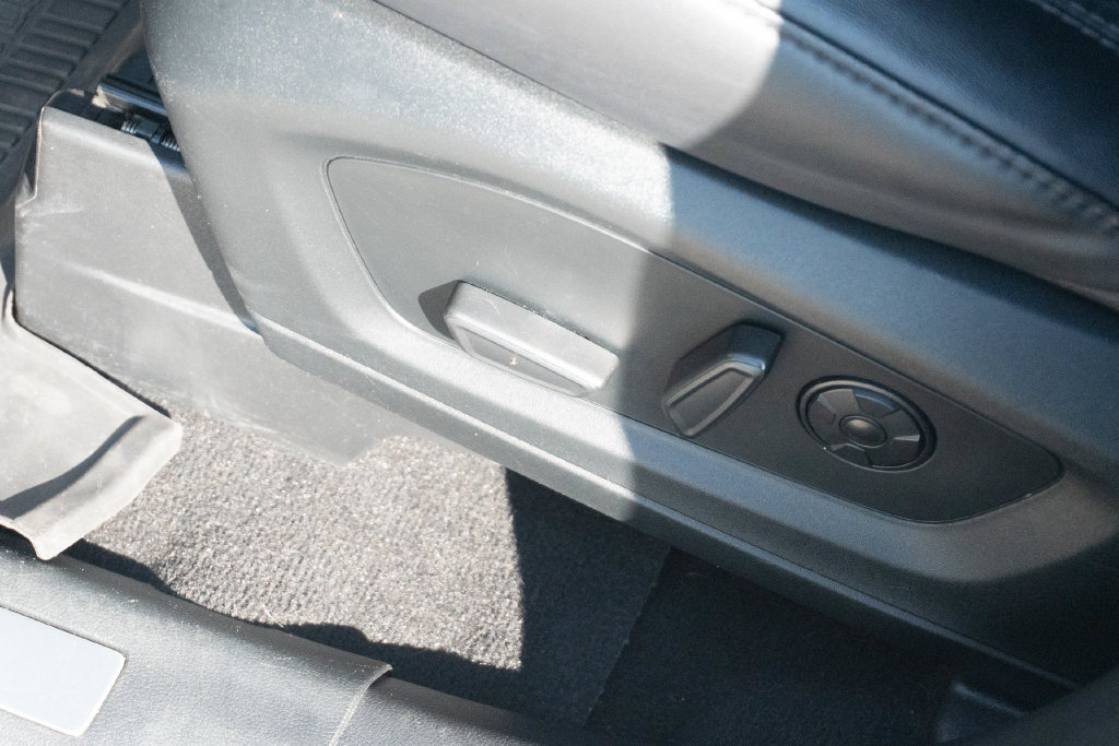 Used 2021 Ford Explorer Platinum w/ Premium Technology Package RWD image 17