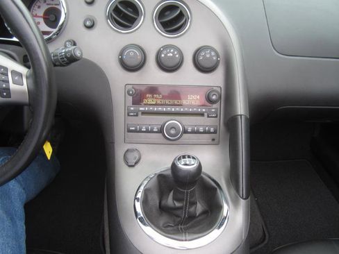 Used 2006 Pontiac Solstice Convertible w/ Premium Package RWD image 22