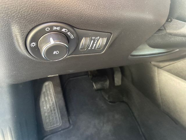 Used 2022 Jeep Compass Latitude w/ Sun and Sound Group AWD/4WD image 27