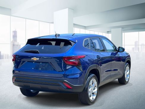 Used 2024 Chevrolet Trax LS w/ LS Convenience Package FWD image 4