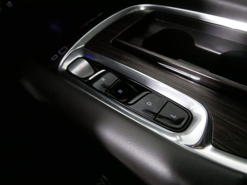 Used 2024 Buick Enclave Avenir image 28