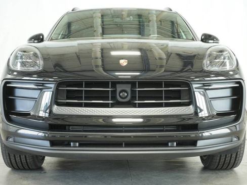 Certified 2025 Porsche Macan AWD/4WD image 11