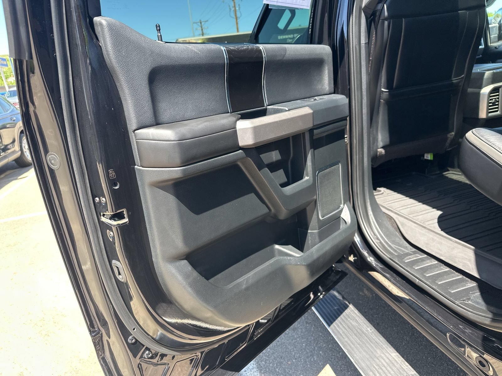 Used 2020 Ford F150 Platinum w/ Equipment Group 701A Luxury AWD/4WD image 31