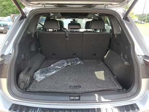 Certified 2024 Volkswagen Tiguan SE R-Line AWD/4WD image 26