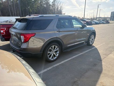 Used 2021 Ford Explorer Platinum w/ Equipment Group 601A image 9