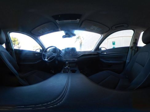 Used 2025 Nissan Altima 2.5 SV FWD image 38