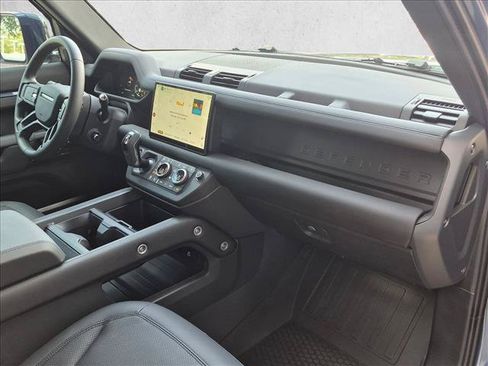 Used 2025 Land Rover Defender 90 X-Dynamic SE AWD/4WD image 23