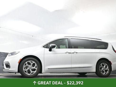 Used 2023 Chrysler Pacifica Limited FWD image 53