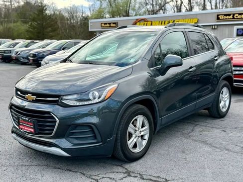 Used 2018 Chevrolet Trax LT w/ LT Convenience Package FWD image 4